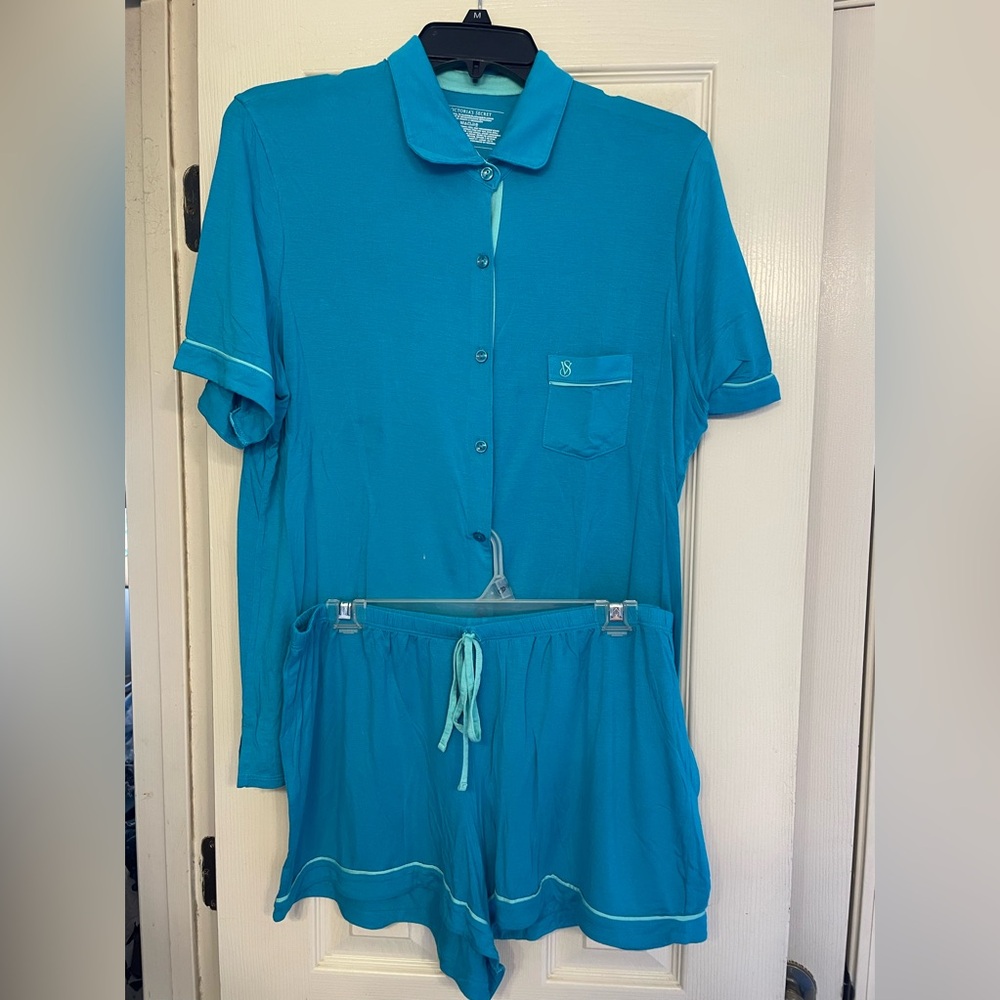 Women’s pajama set; shorts. Victoria’s Secret, barely worn. Size L.